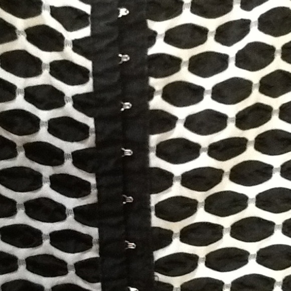 Black and white stretch top - Picture 2 of 2